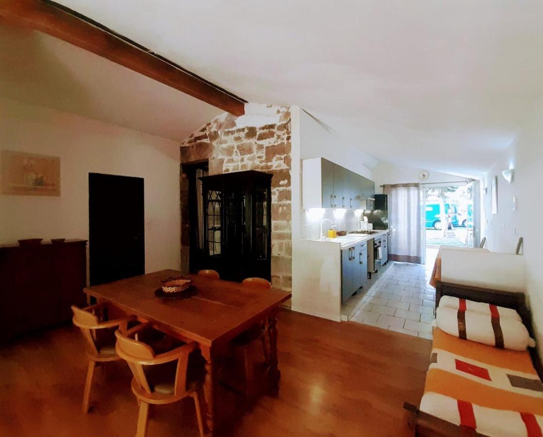 Les Du Clos Des Capucins Couette-café Barjac (Gard)